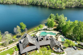 Direct Lake Access and Fire Pit Tuckasegee Cottage!